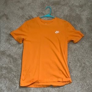orange nike tee